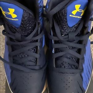 Under Armour high top Boys size 11